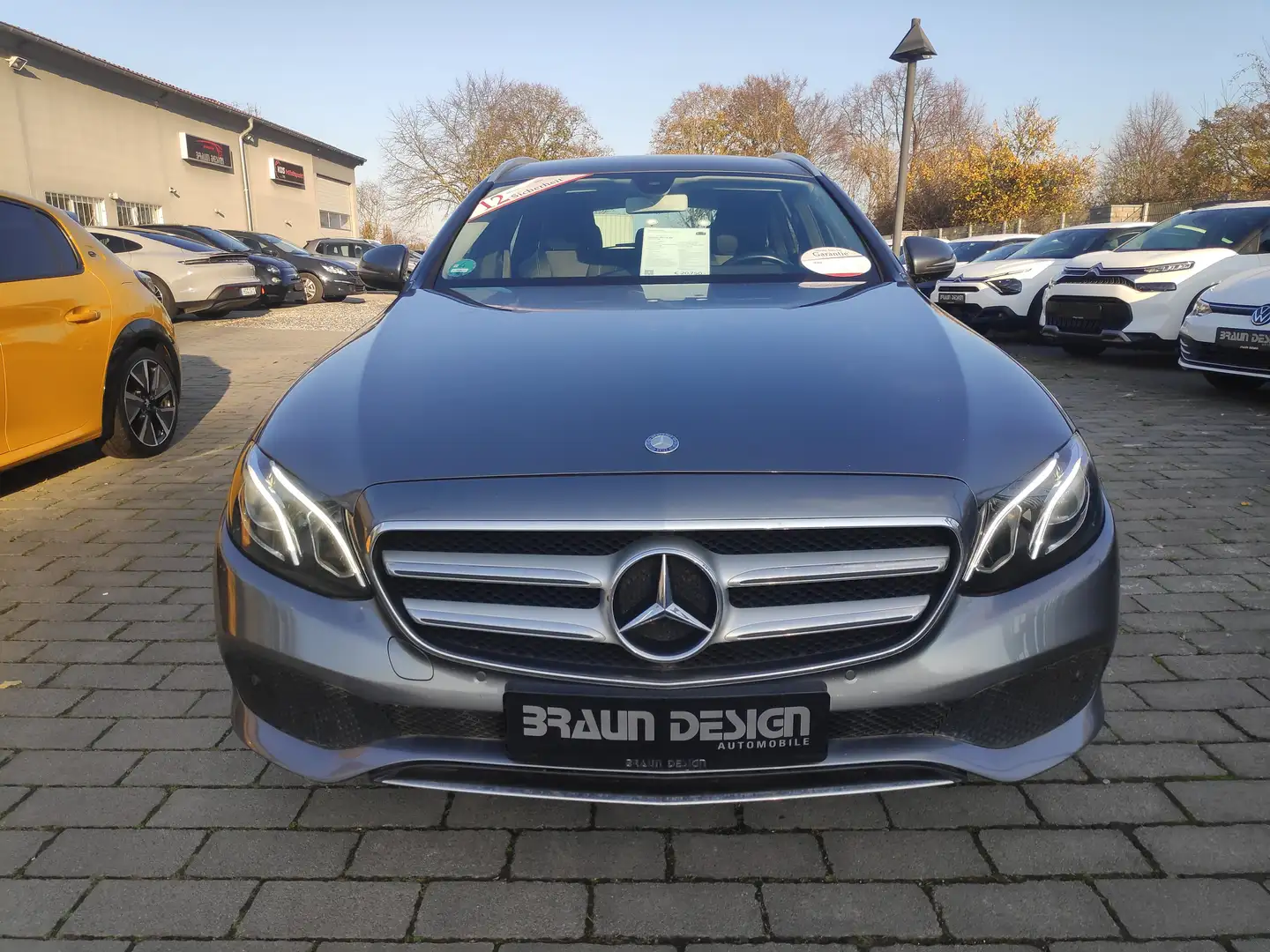 Mercedes-Benz E 220 AVANTGARDE,LED,AHK elektr.,Navi,Kamera,Teilleder, Grau - 1