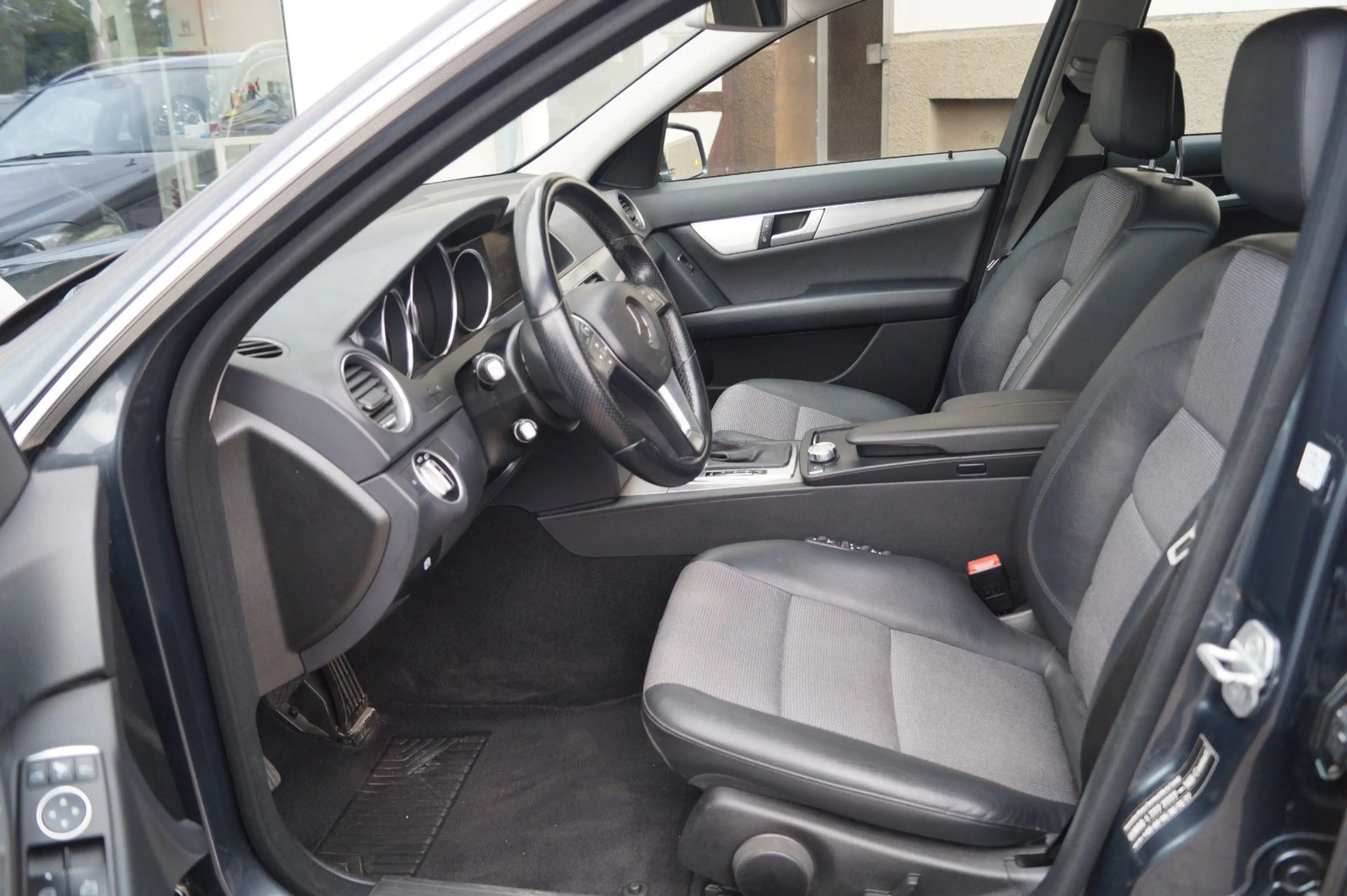 Mercedes-Benz C 350 CGI T BlueEfficiency 7G-Tronic Avantgarde — photo 10