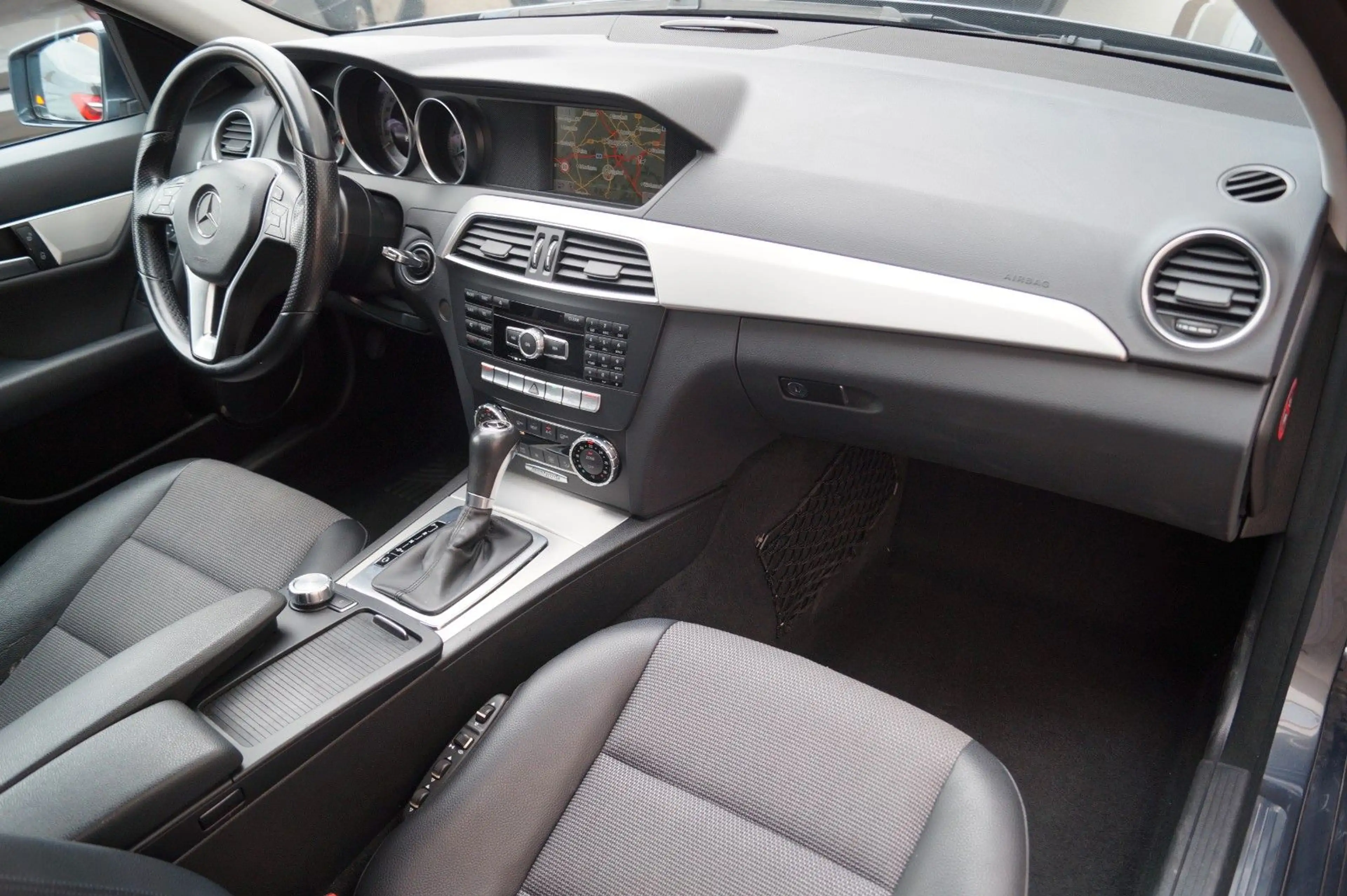 Mercedes-Benz C 350 CGI T BlueEfficiency 7G-Tronic Avantgarde — photo 13