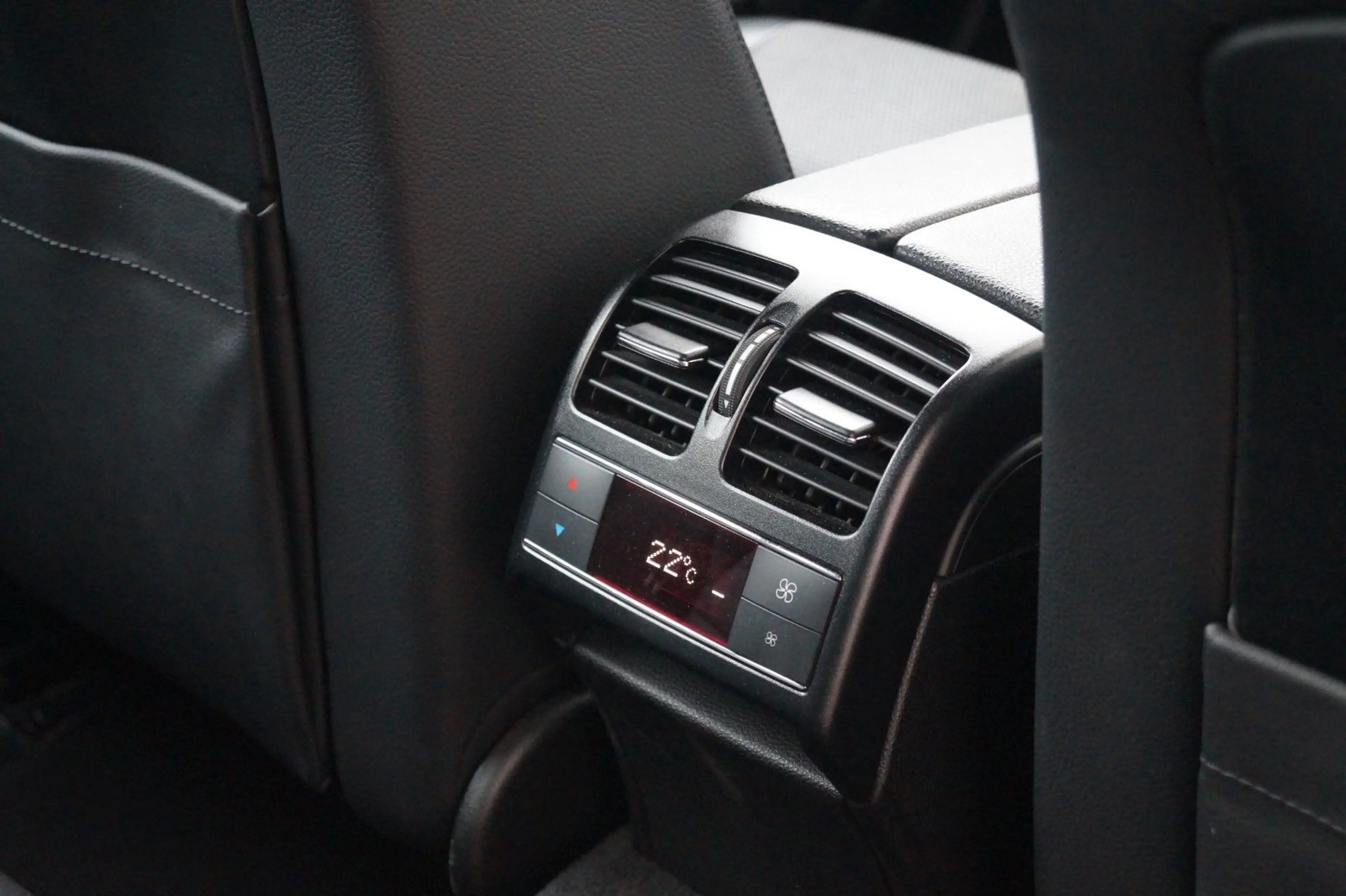 Mercedes-Benz C 350 CGI T BlueEfficiency 7G-Tronic Avantgarde — photo 21