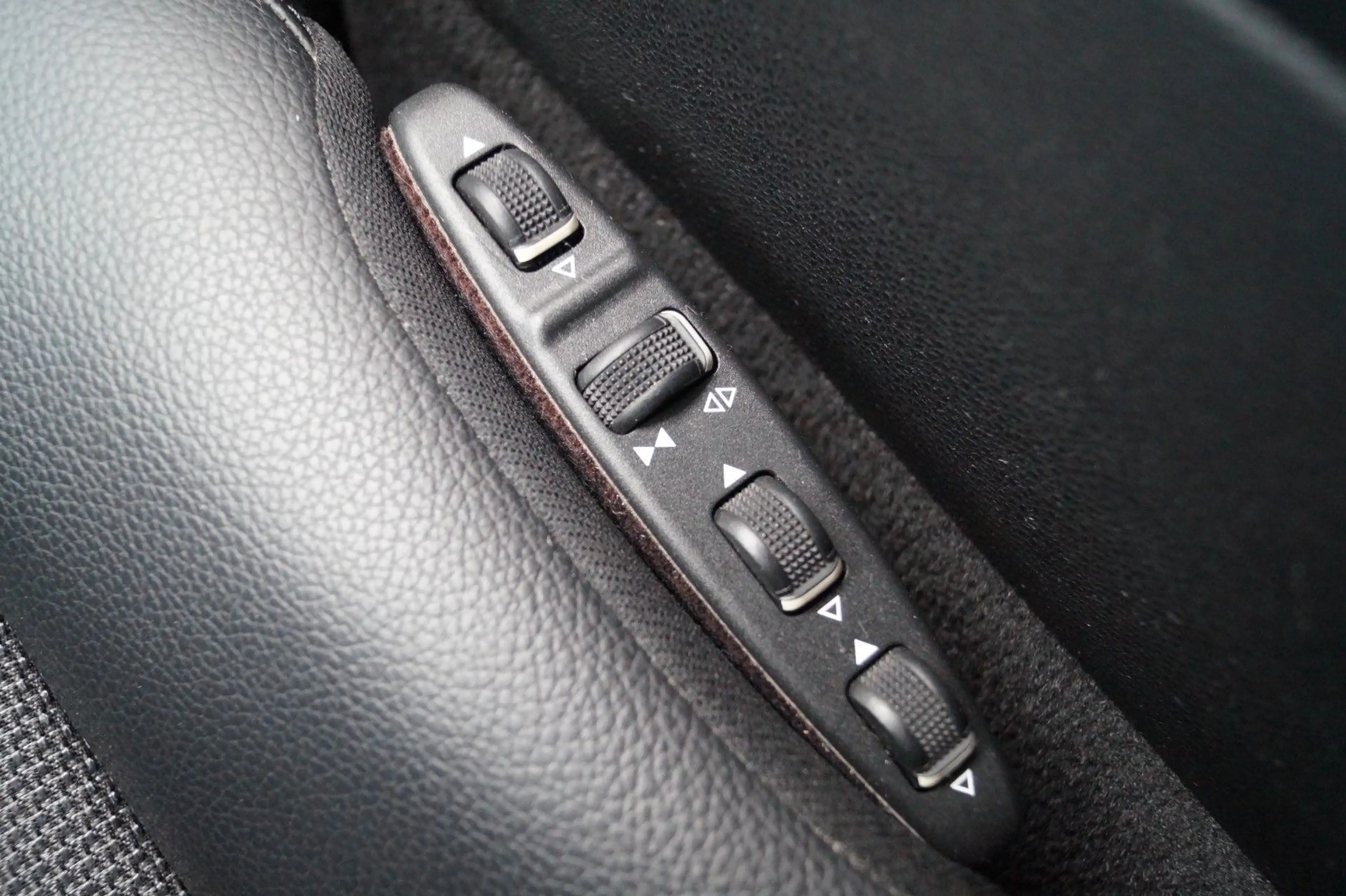 Mercedes-Benz C 350 CGI T BlueEfficiency 7G-Tronic Avantgarde — photo 18