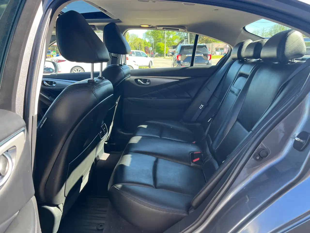 Infiniti Q50 снимка Infiniti Q50