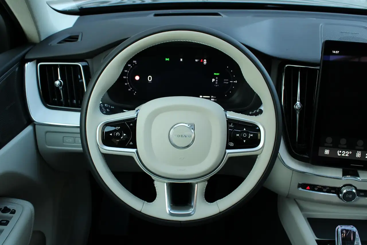 Volvo XC60 2026 — фото 12