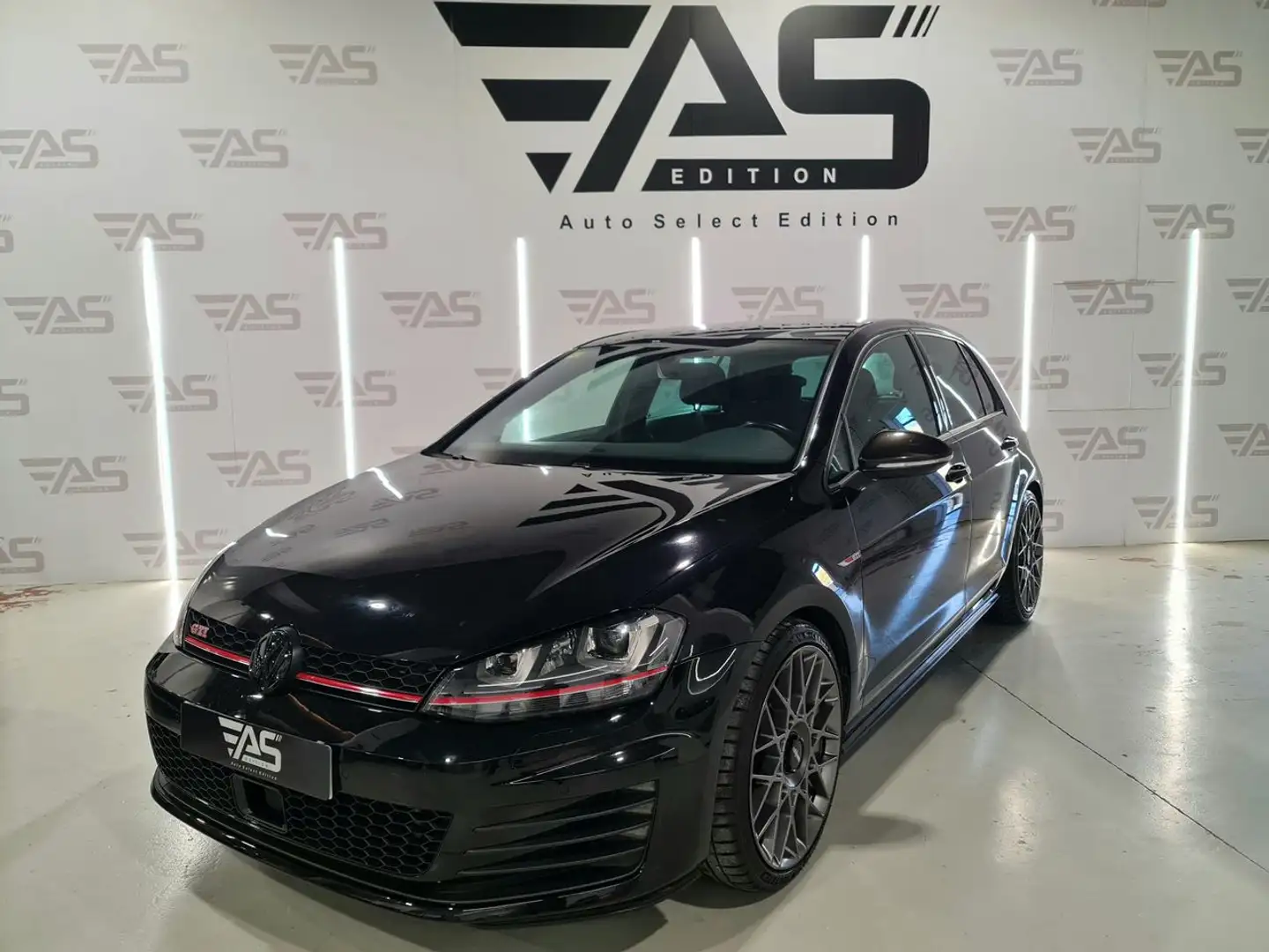 Volkswagen Golf GTI 2.0 TSI 220 Noir - 1
