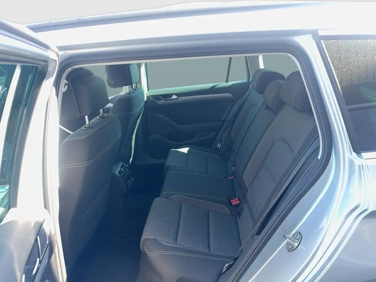 Volkswagen Passat Variant 2.0 TDI Business Navi ACC VC SHZ 10