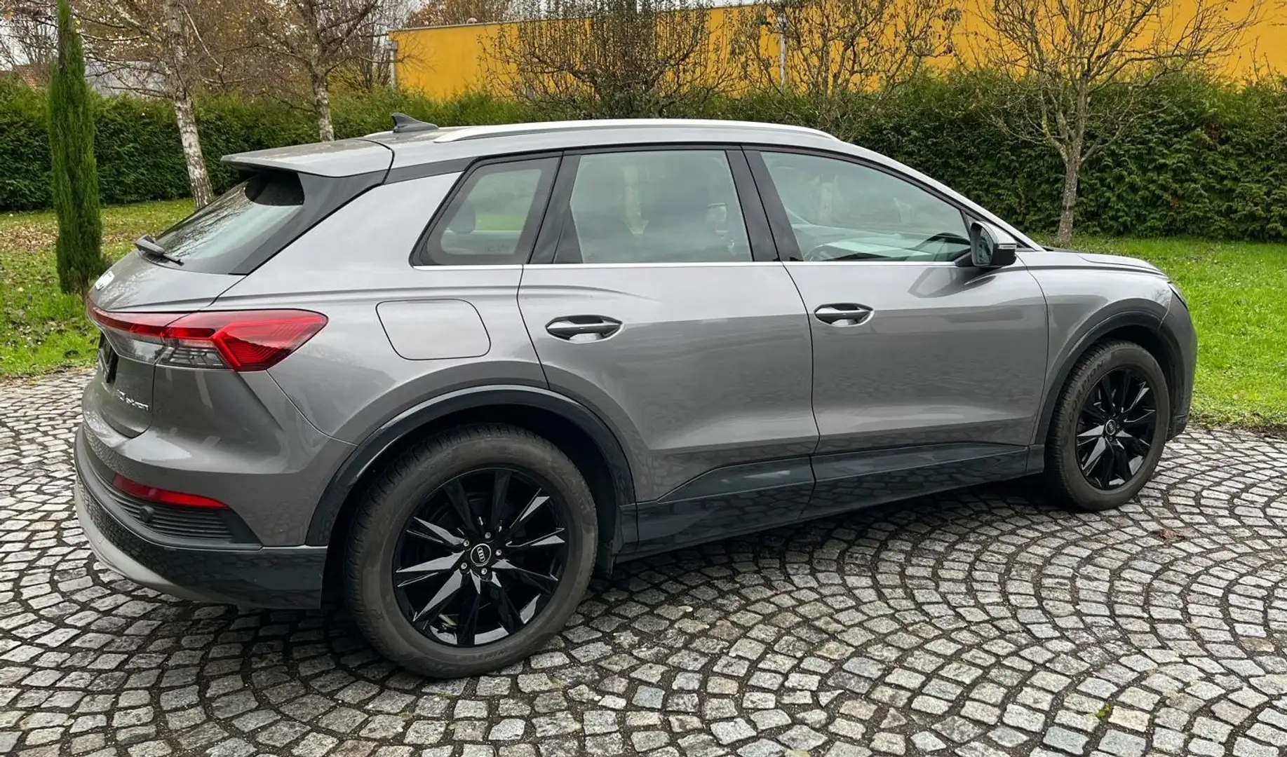 Audi Q4 e-tron 40, 150kW 82kWh Grau - 2