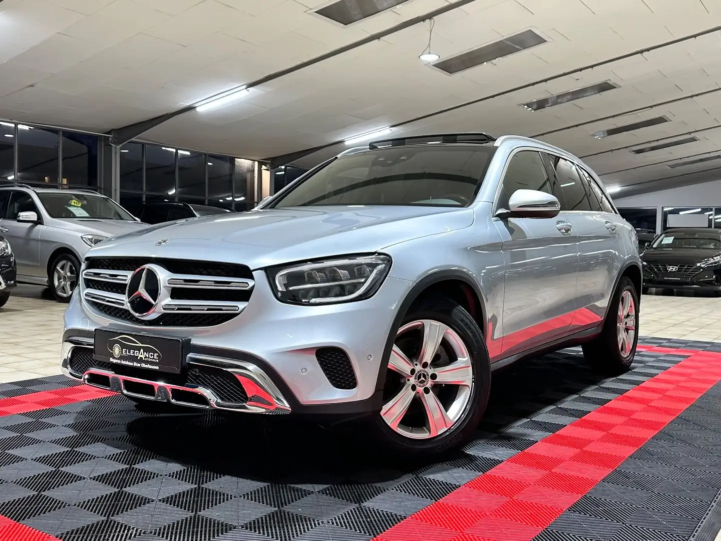 Mercedes-Benz GLC 220 d 4Matic*PANO*KAMERA*LED*MBUX* Argent - 1