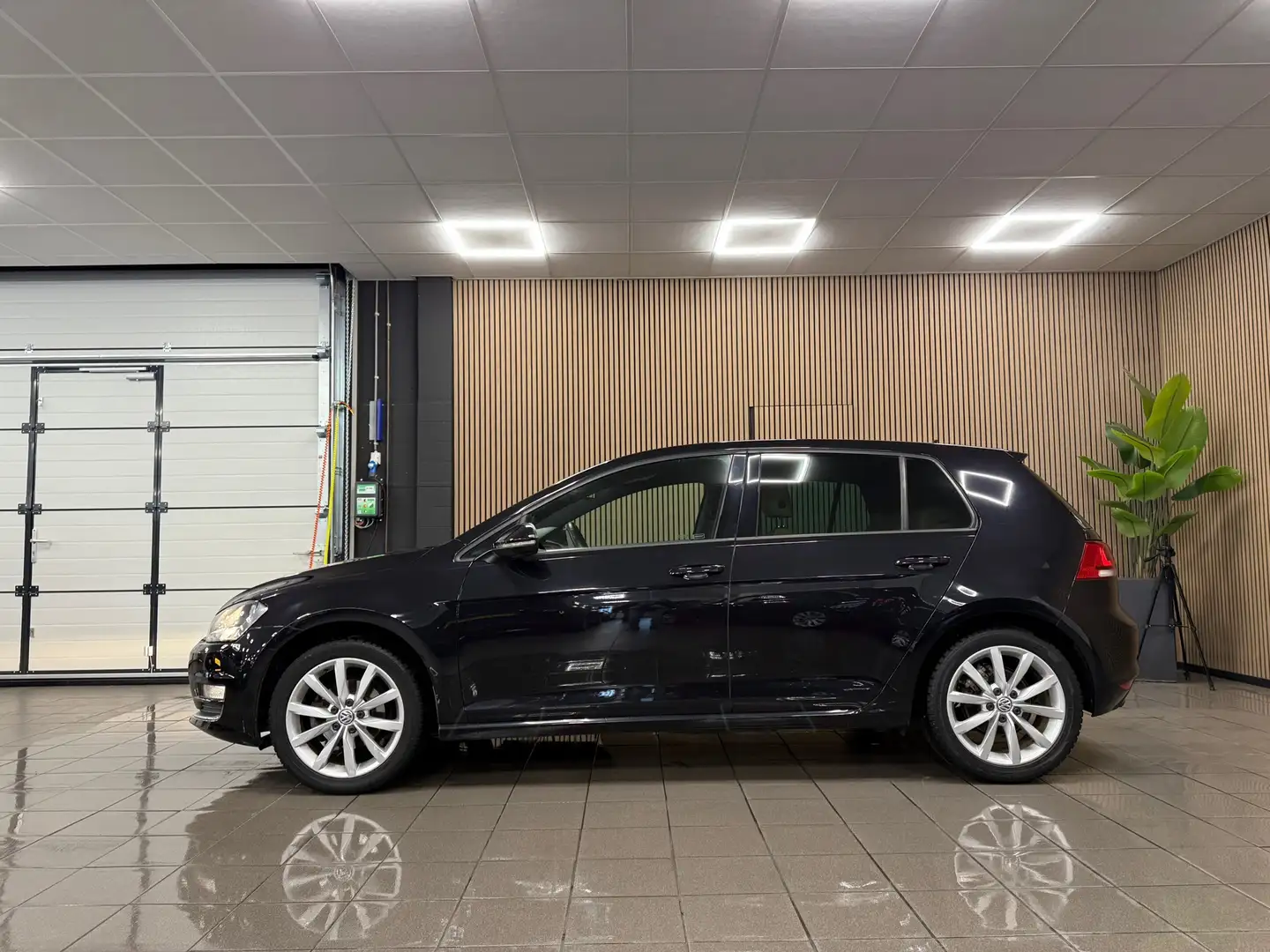 Volkswagen Golf 1.2 TSI Business Edition Connected * Automaat / Na Zwart - 2