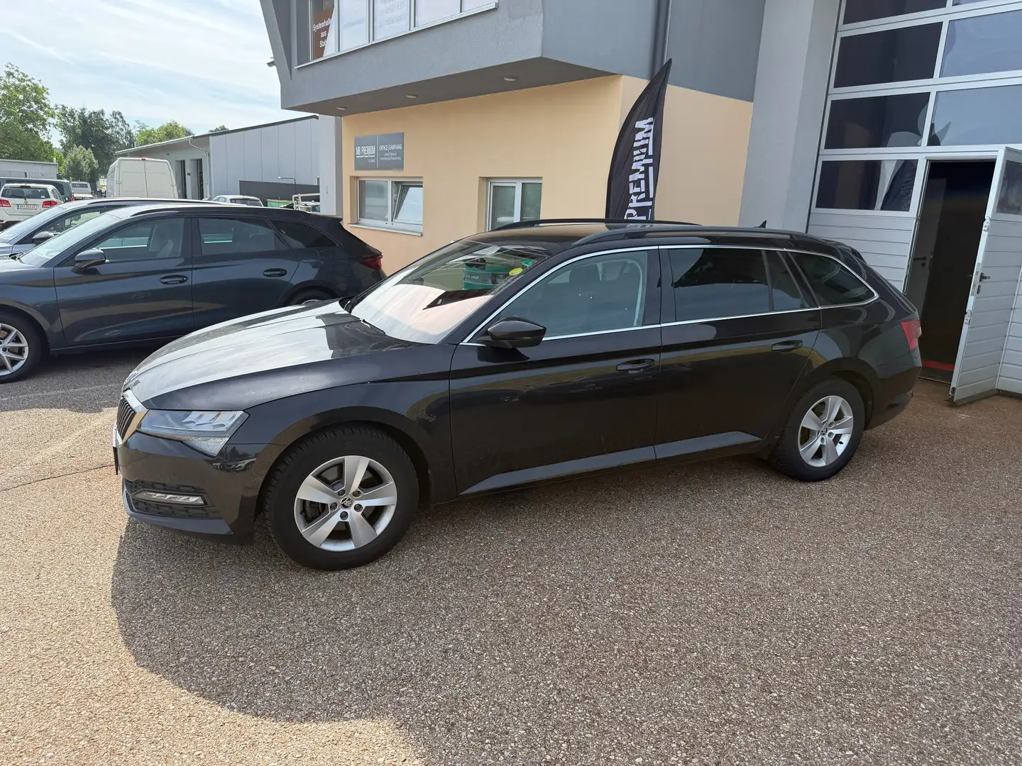 Skoda Superb Ambition *VIRTUAL*LED*AHK* Schwarz - 2