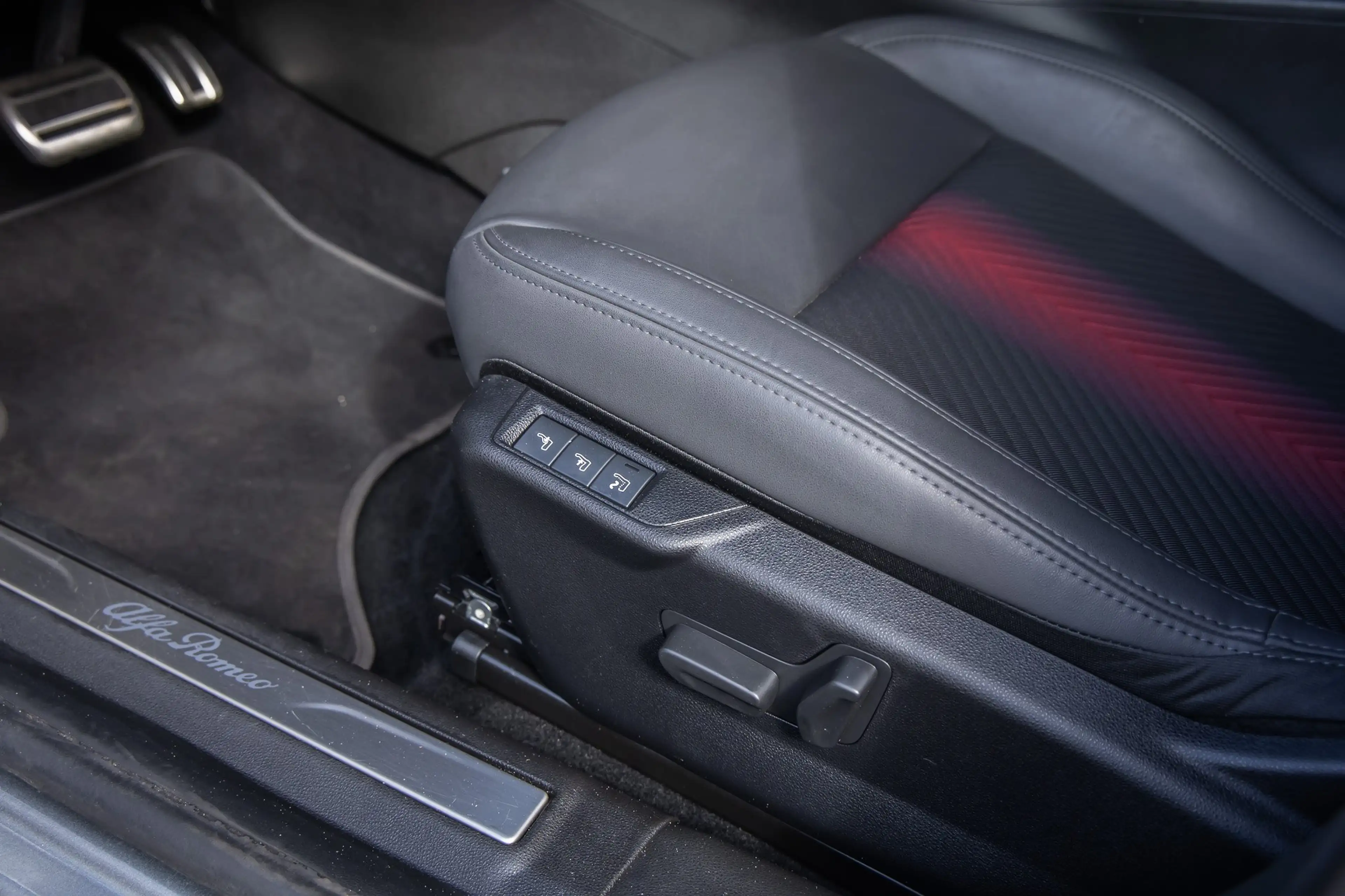 Alfa Romeo Junior 1.2 Turbo Hybrid Ibrida Speciale | Apple Carplay/A — photo 18