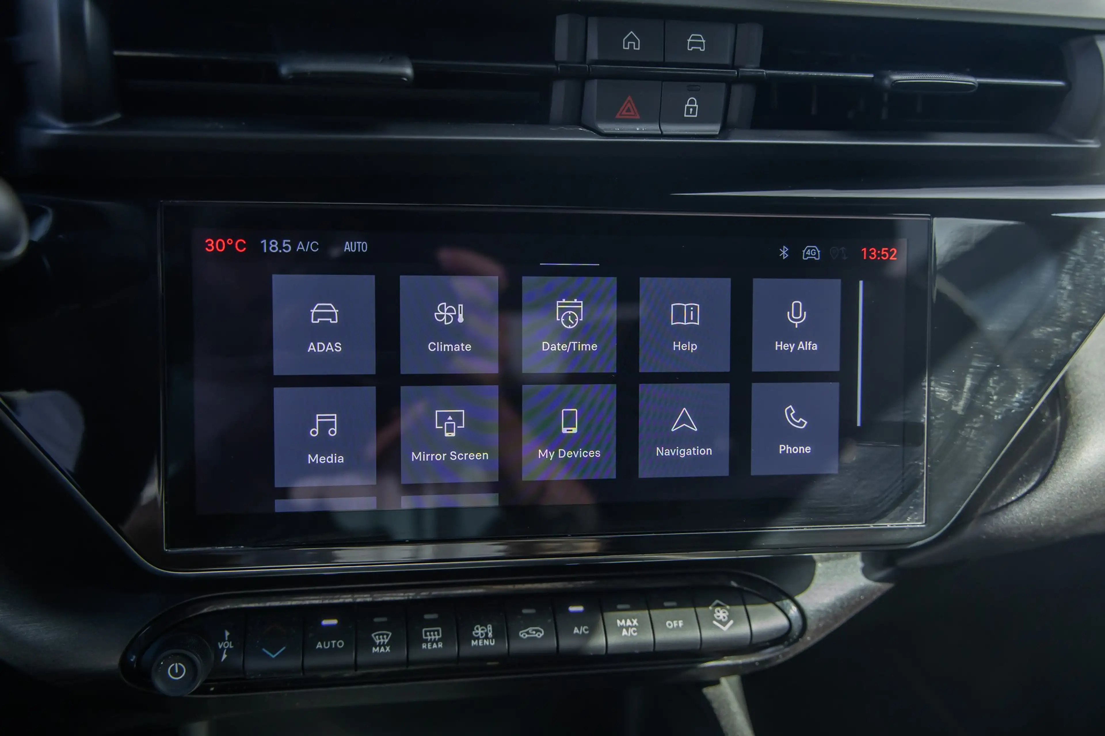 Alfa Romeo Junior 1.2 Turbo Hybrid Ibrida Speciale | Apple Carplay/A — photo 38