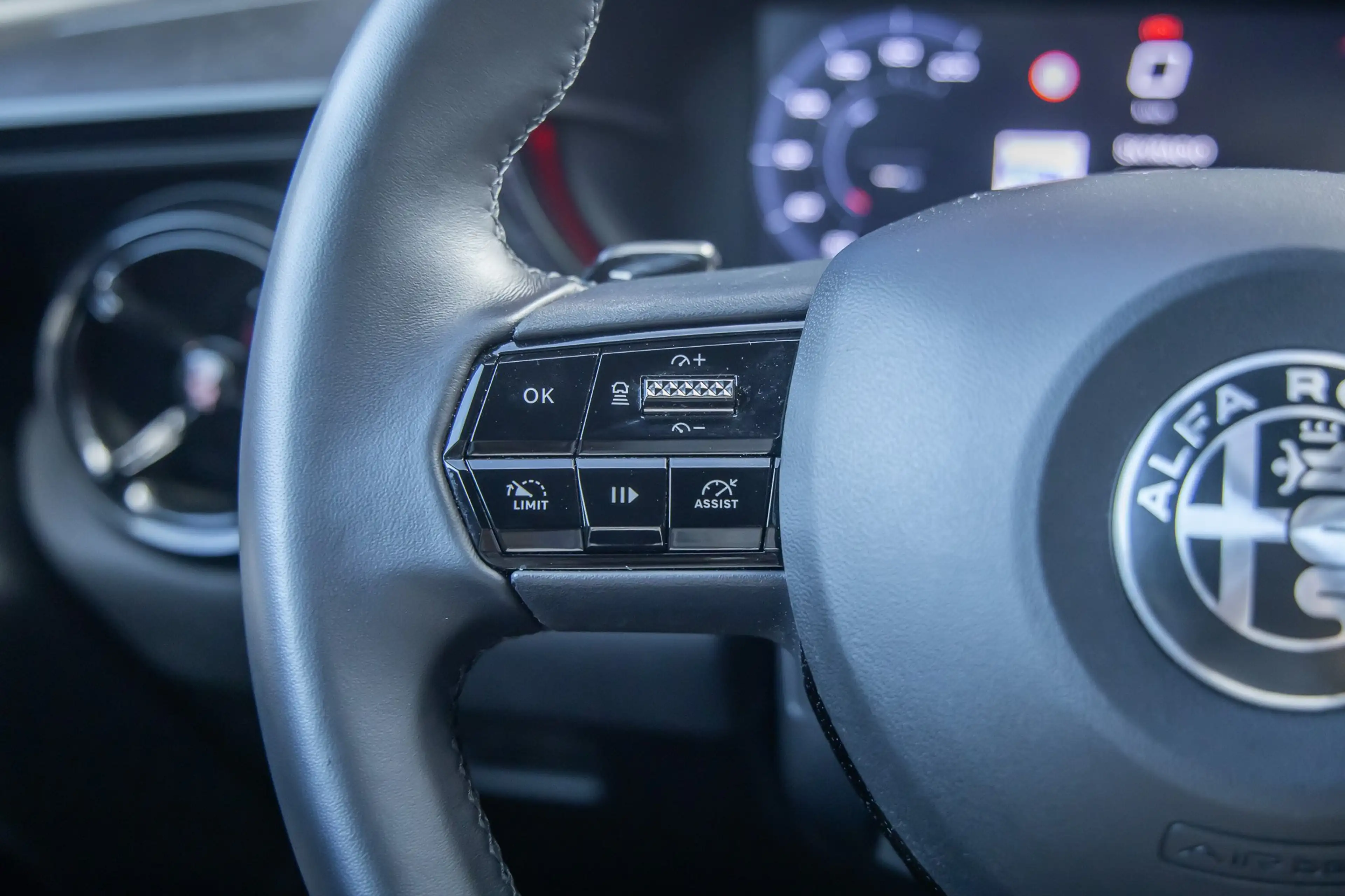 Alfa Romeo Junior 1.2 Turbo Hybrid Ibrida Speciale | Apple Carplay/A — photo 24