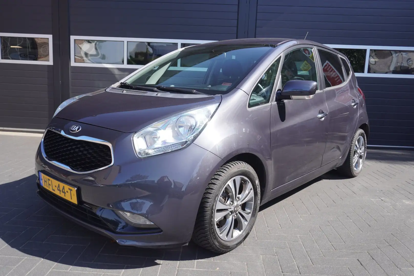 Kia Venga 1.4 Airco/Navi/Camera/Park.sensor achter/Stuur- en Grau - 1
