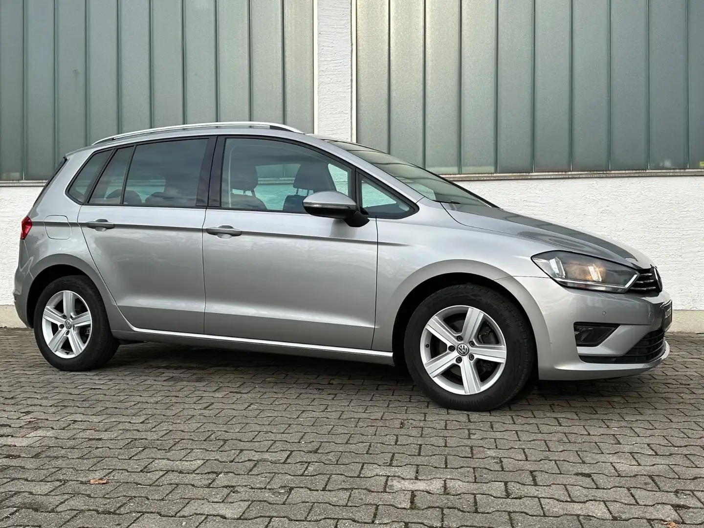 Volkswagen Golf Sportsvan VII Comfortline BMT/Start-Stopp Plateado - 2
