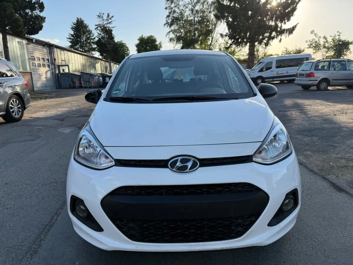 Hyundai i10 1.0 YES! AUTOMATIK KLIMA Blanc - 2