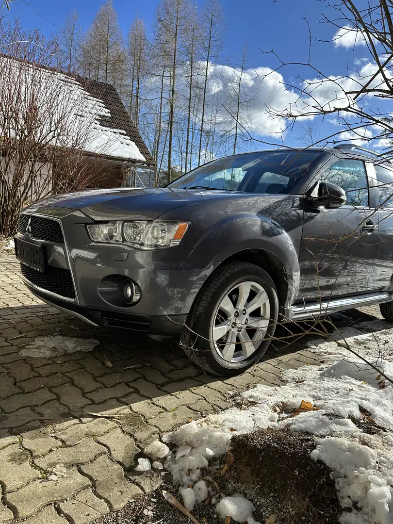 Mitsubishi Outlander Outlander 2,2 DI-D Intense Intense Grau - 1
