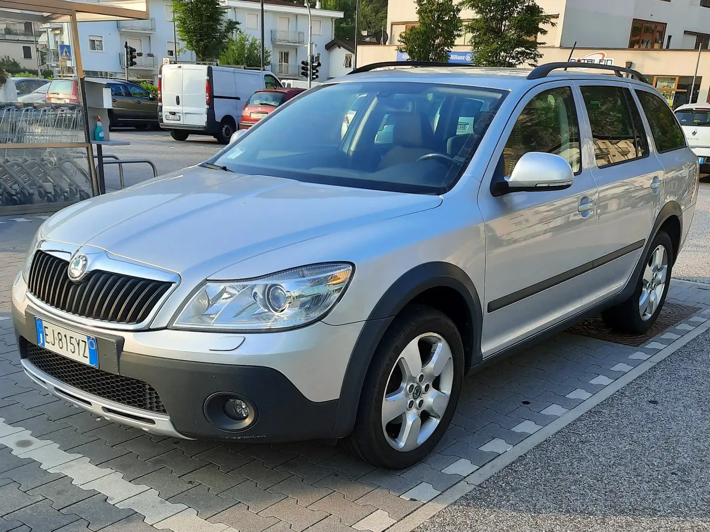 Skoda Octavia 4 x 4 - Scout- cambio automatico DSG 6 marce Argento - 2