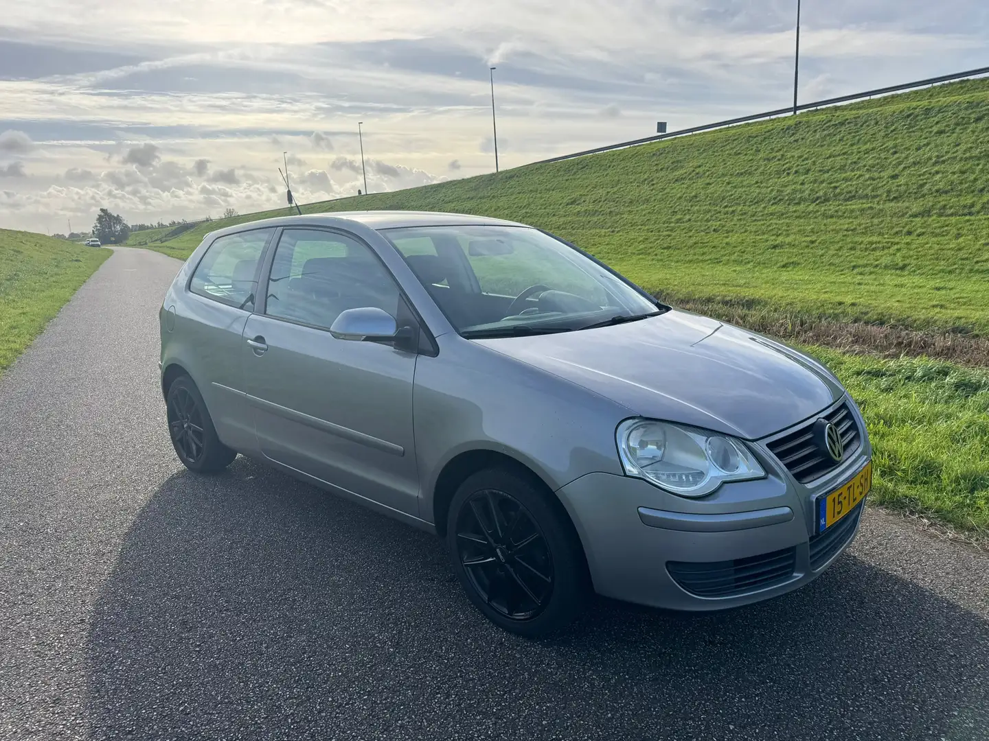 Volkswagen Polo 1.4-16V Optive Grijs - 2