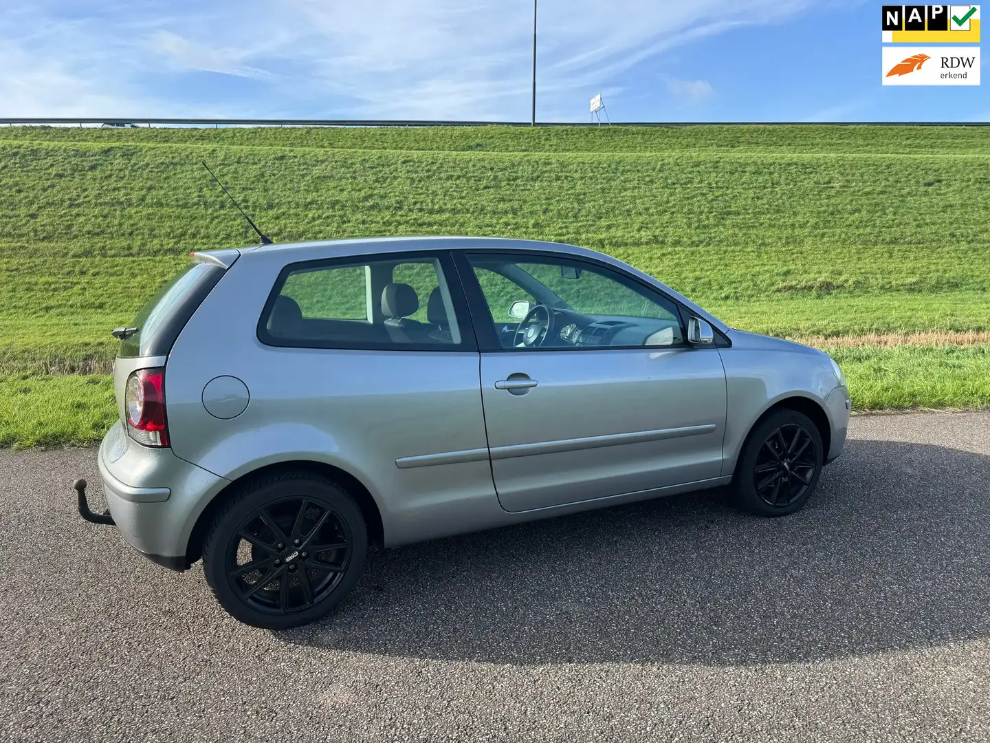 Volkswagen Polo 1.4-16V Optive Grijs - 1