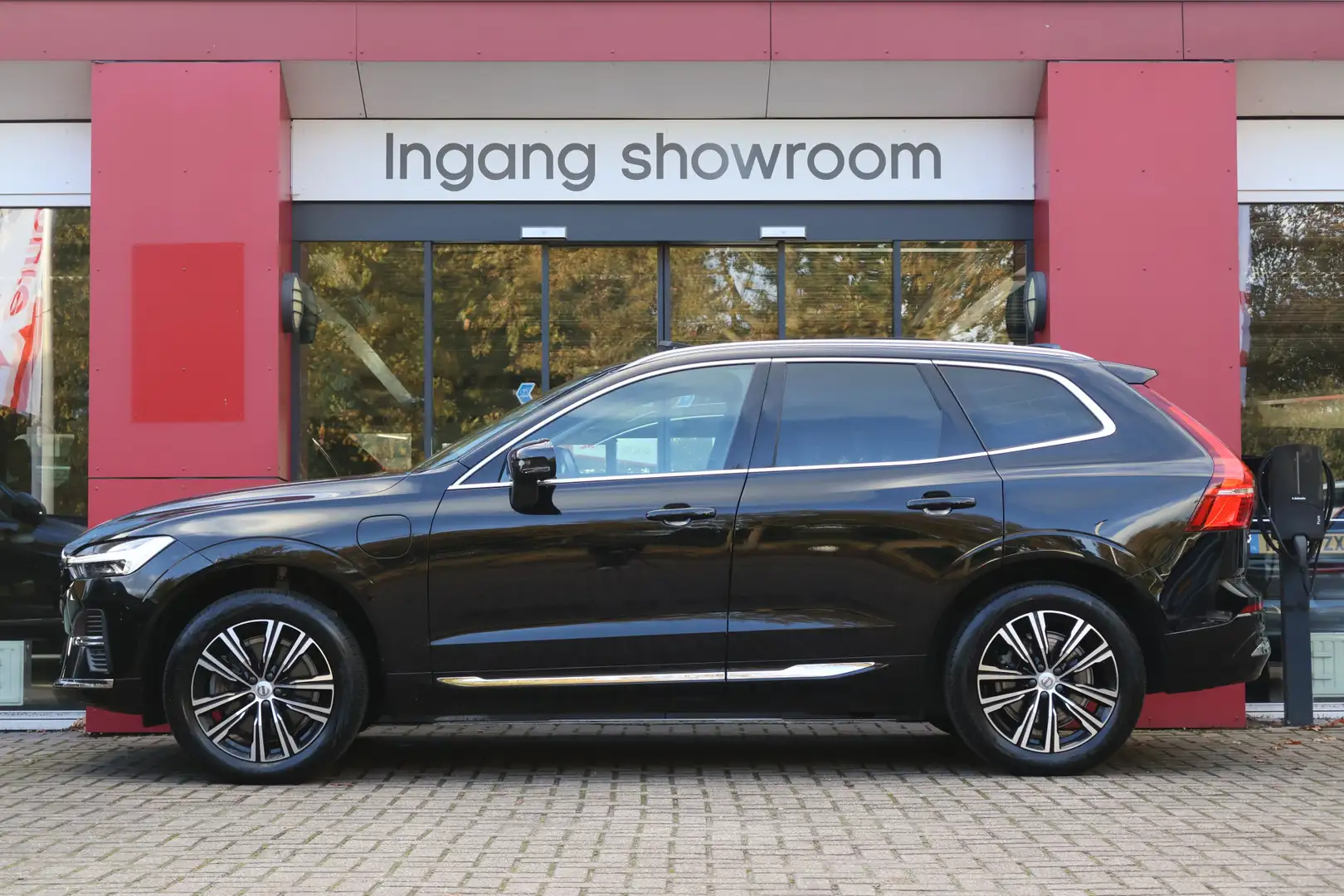 Volvo XC60 2.0 T6 Plug-in hybrid AWD Inscription | Origineel Schwarz - 2