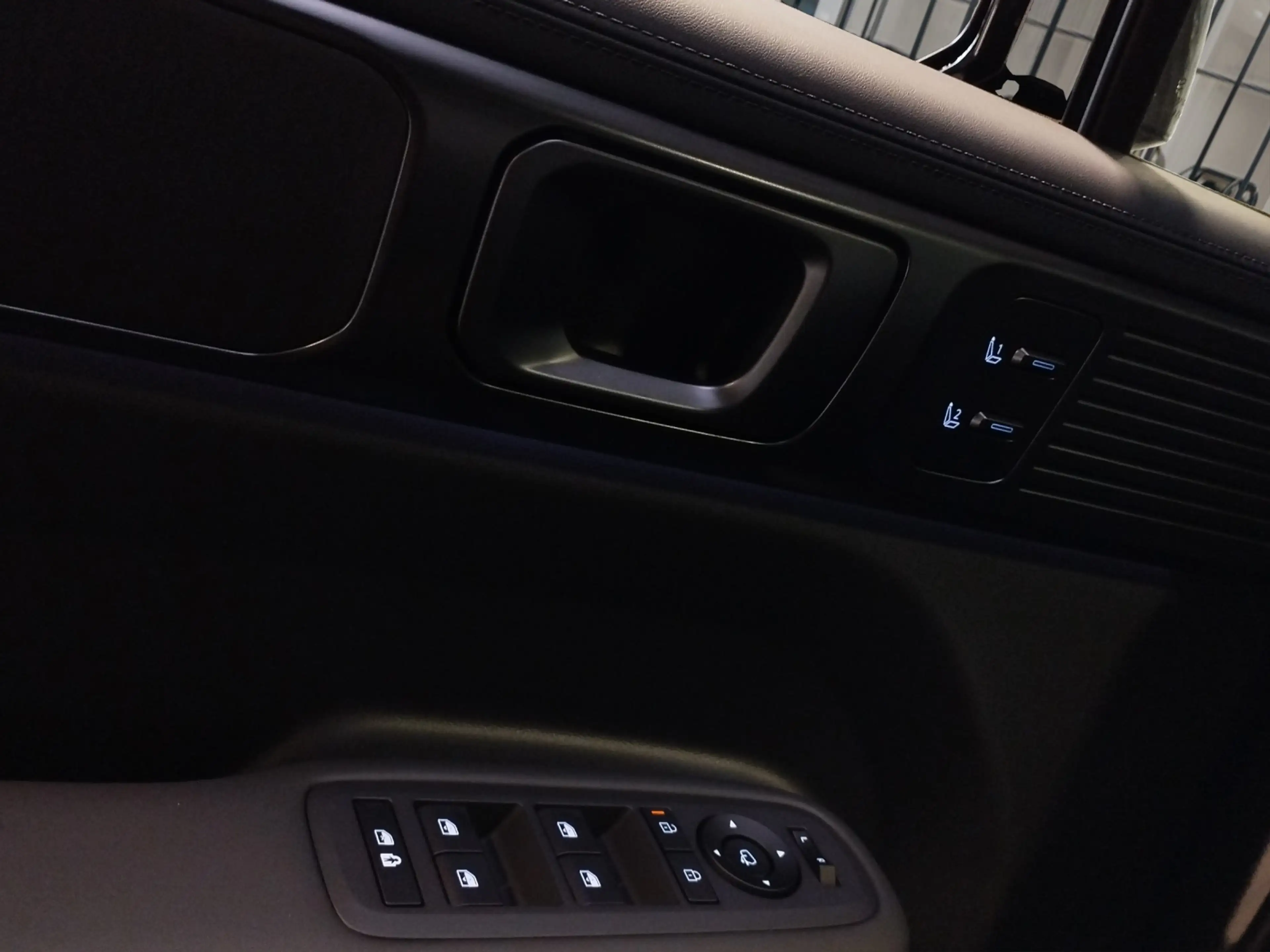 Hyundai SANTA FE Hybrid 1.6 T-GDi Blackline Glas-Schiebedach/BOSE — photo 15