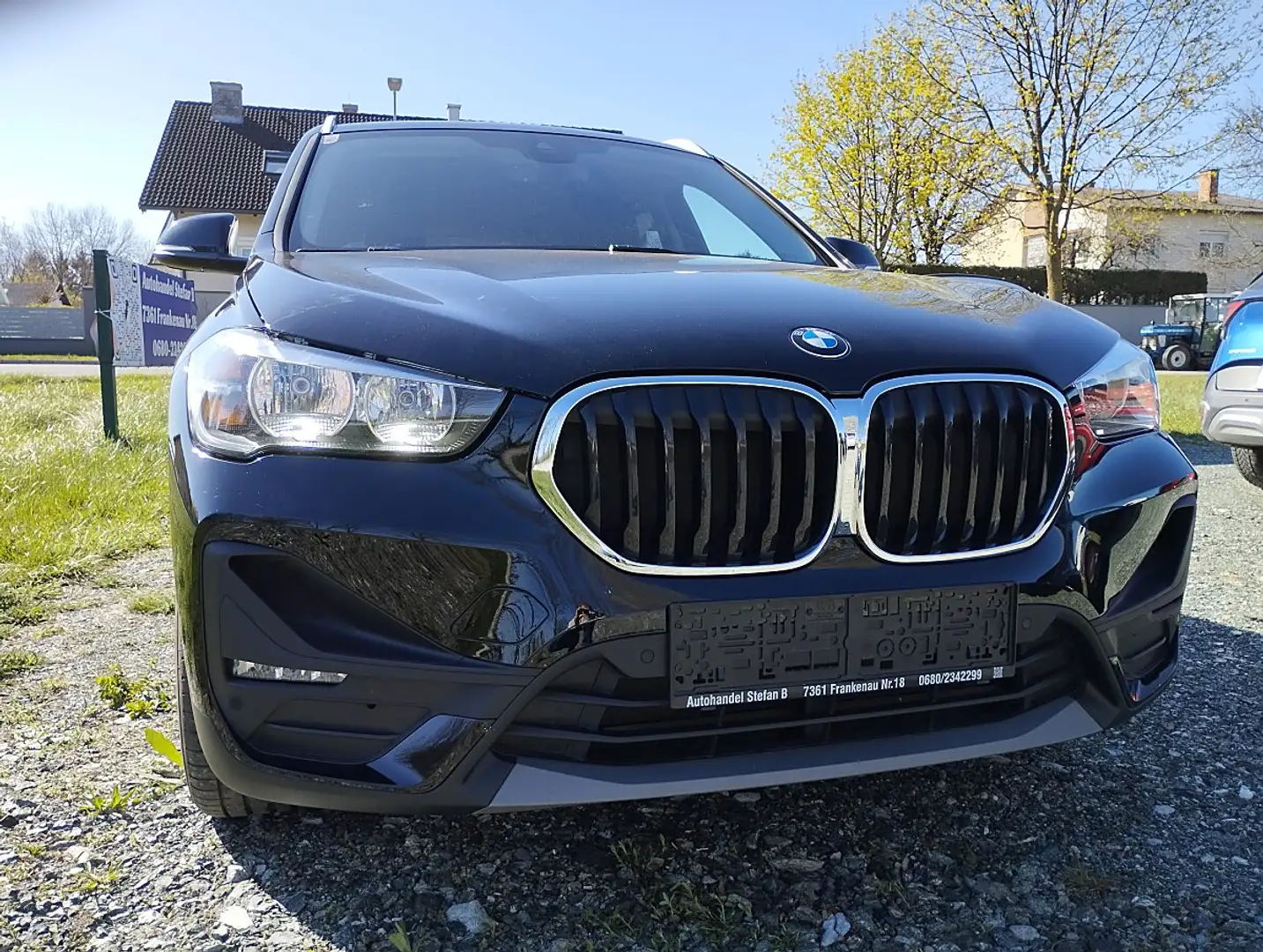 BMW X1 sDrive18d Aut.Anhängevorr,+4xAlu+WR,Head-up-Dis... Schwarz - 2