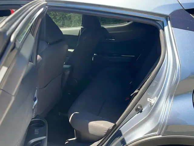 Toyota C-HR view 10