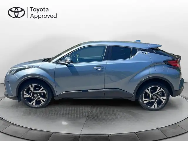Toyota C-HR view 2