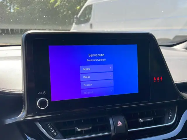 Toyota C-HR view 15