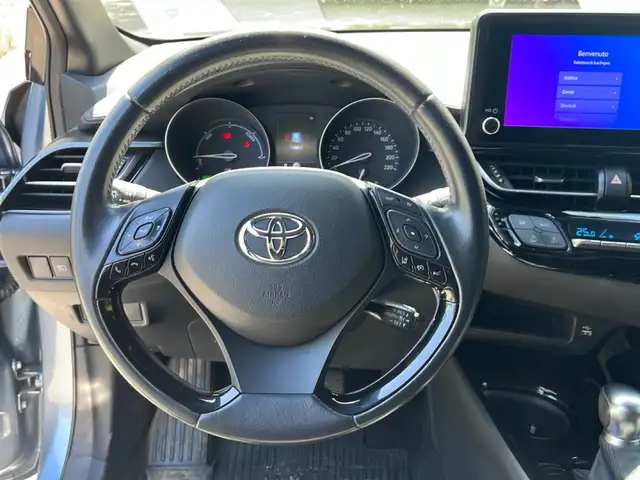 Toyota C-HR view 12