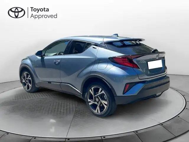 Toyota C-HR view 3