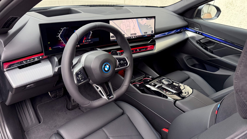 BMW 550 e xDrive — photo 8