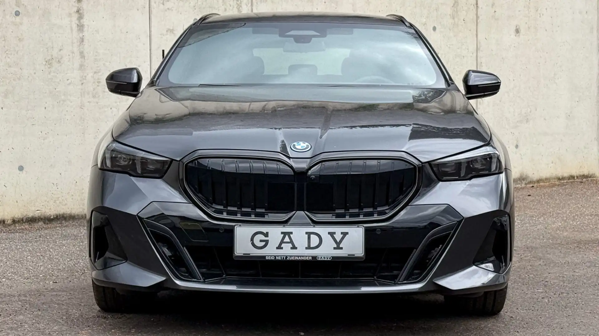 BMW 550 e xDrive Grau - 2