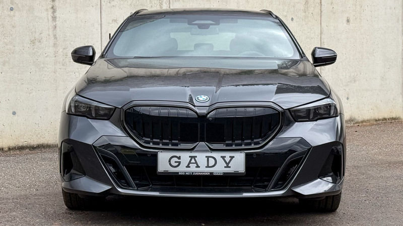BMW 550 e xDrive — photo 2
