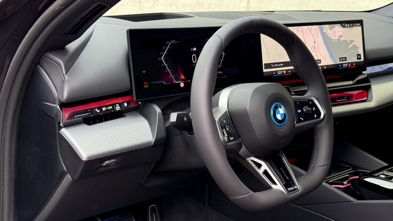 BMW 550 e xDrive — photo 9