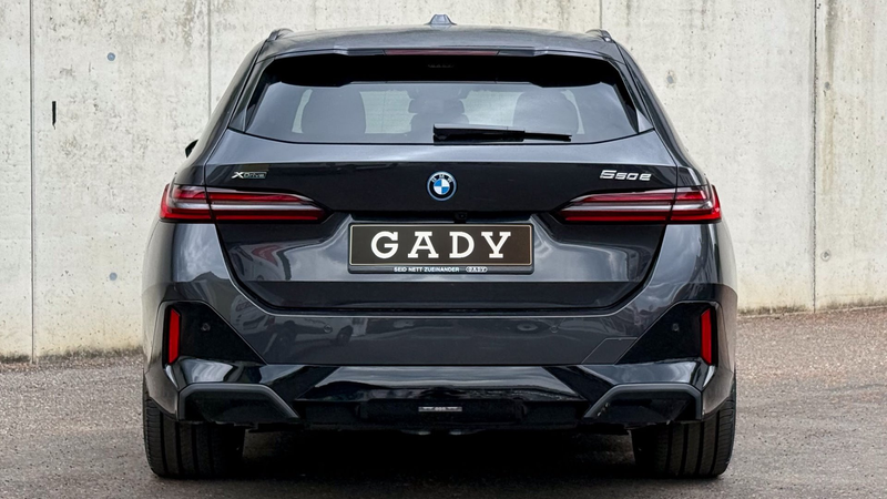 BMW 550 e xDrive — photo 5