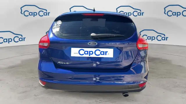 Ford Focus view 3