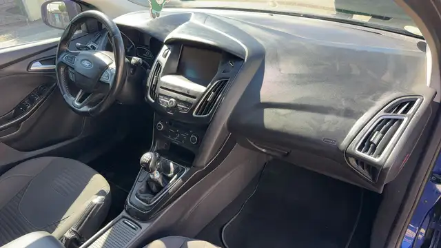 Ford Focus view 10