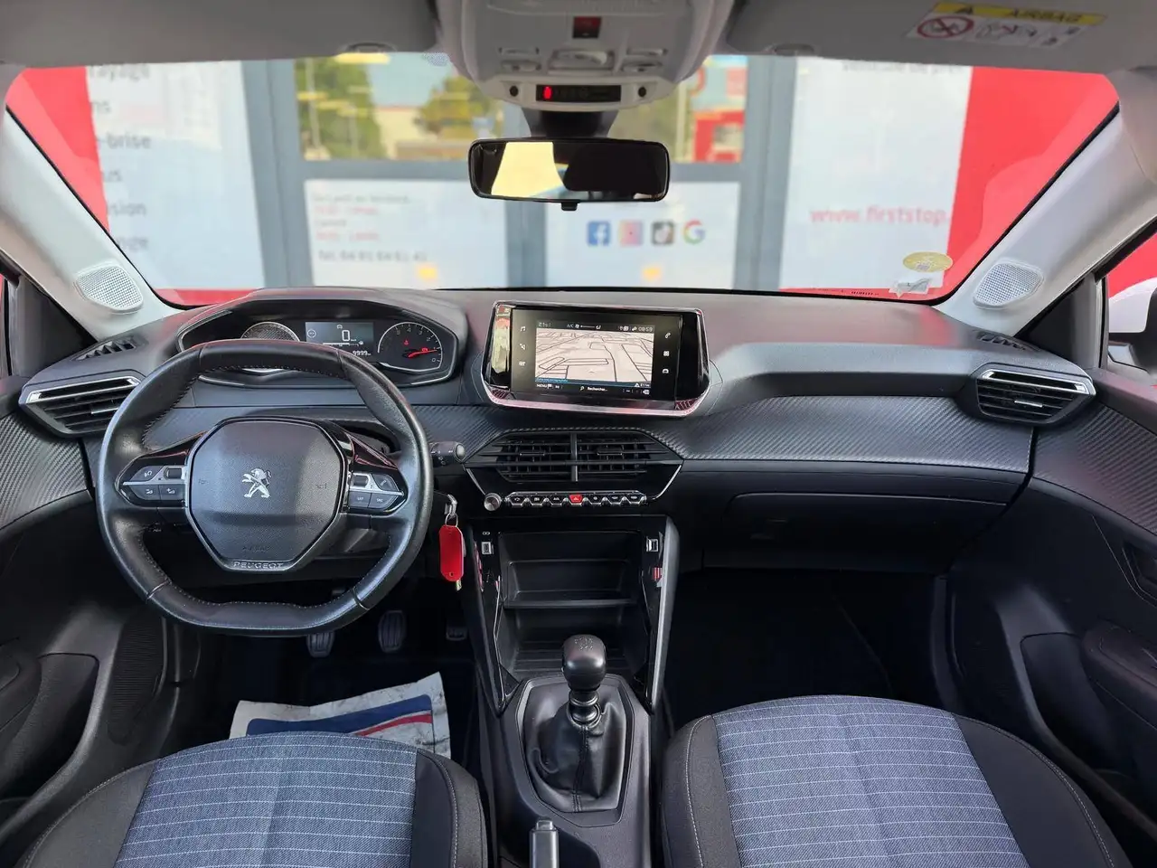 Peugeot 208 208 — photo 3