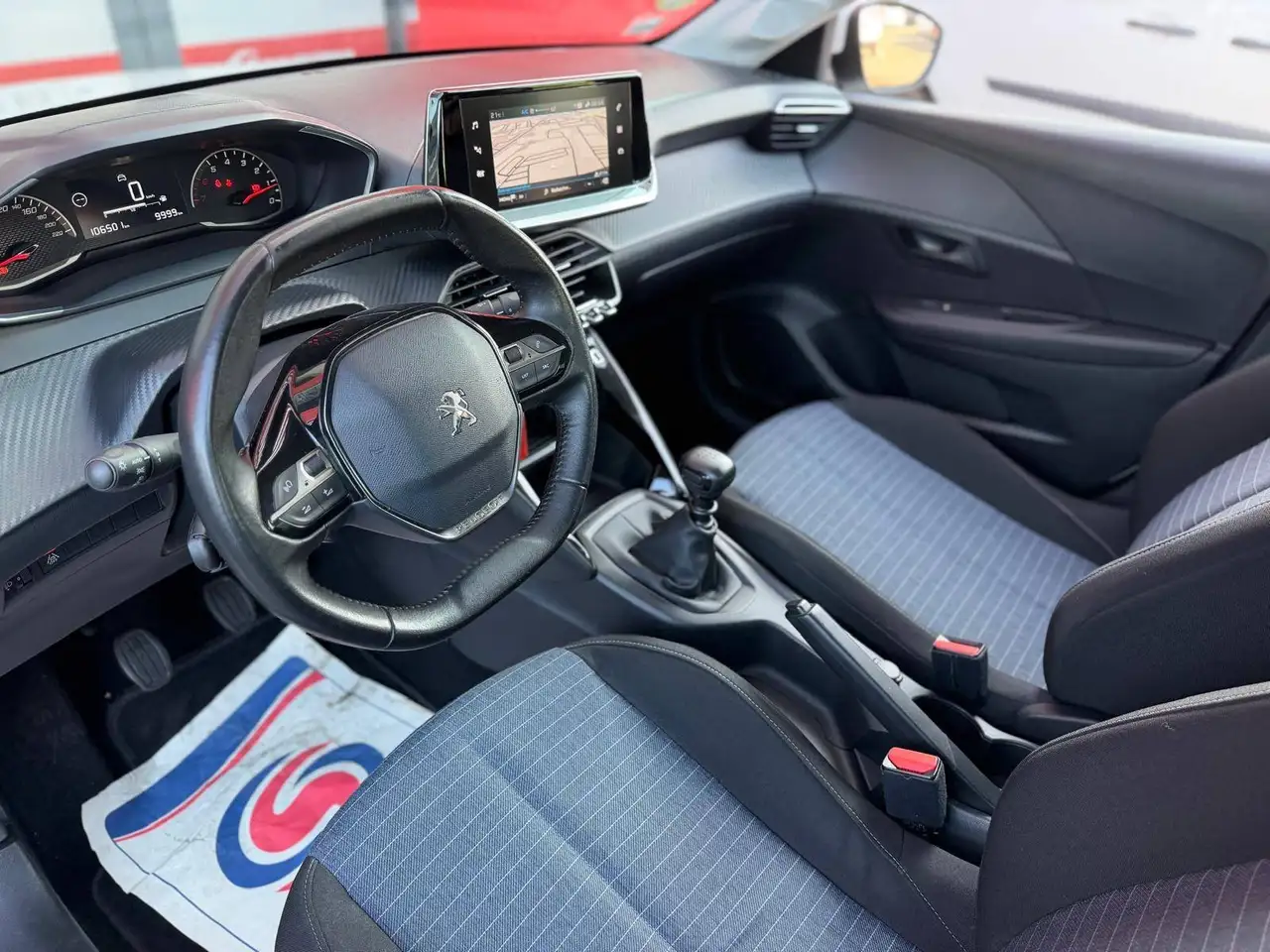 Peugeot 208 208 — photo 9