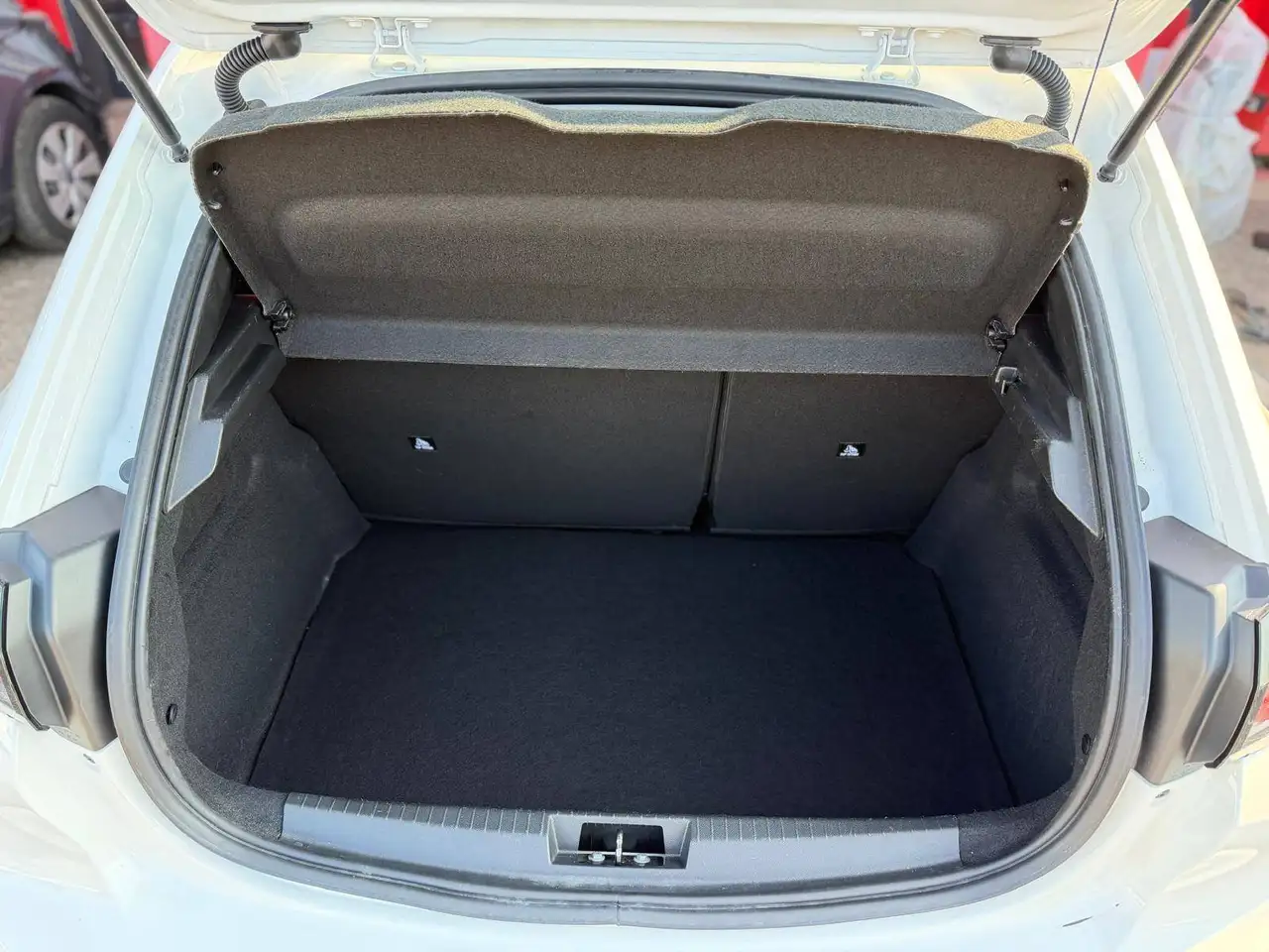 Peugeot 208 208 — photo 16