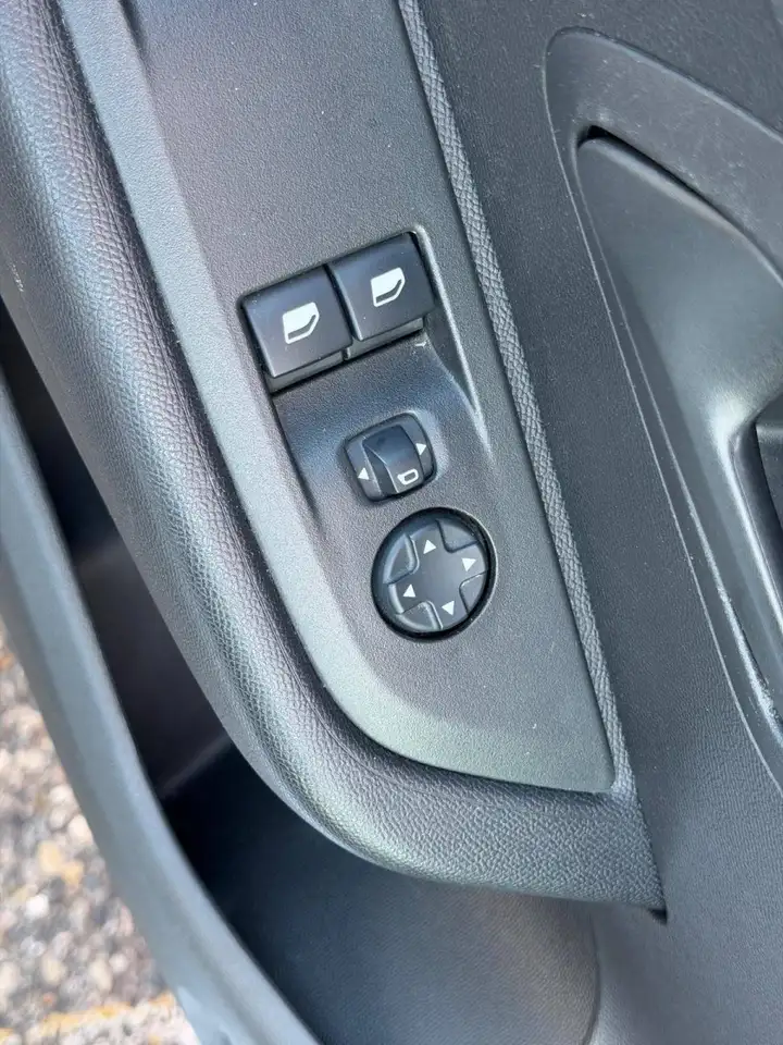 Peugeot 208 208 — photo 19