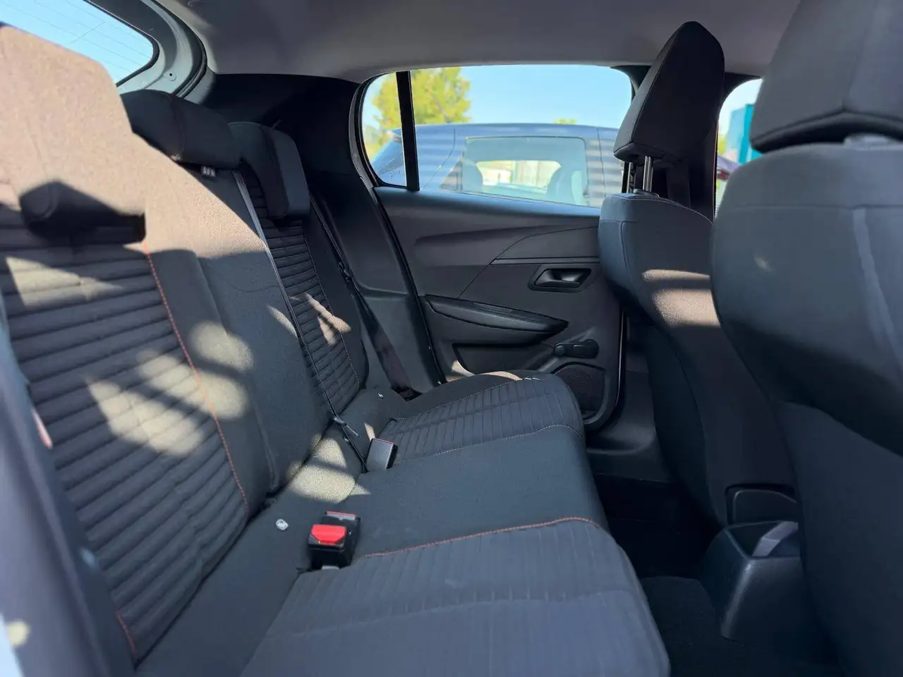 Peugeot 208 208 — photo 13