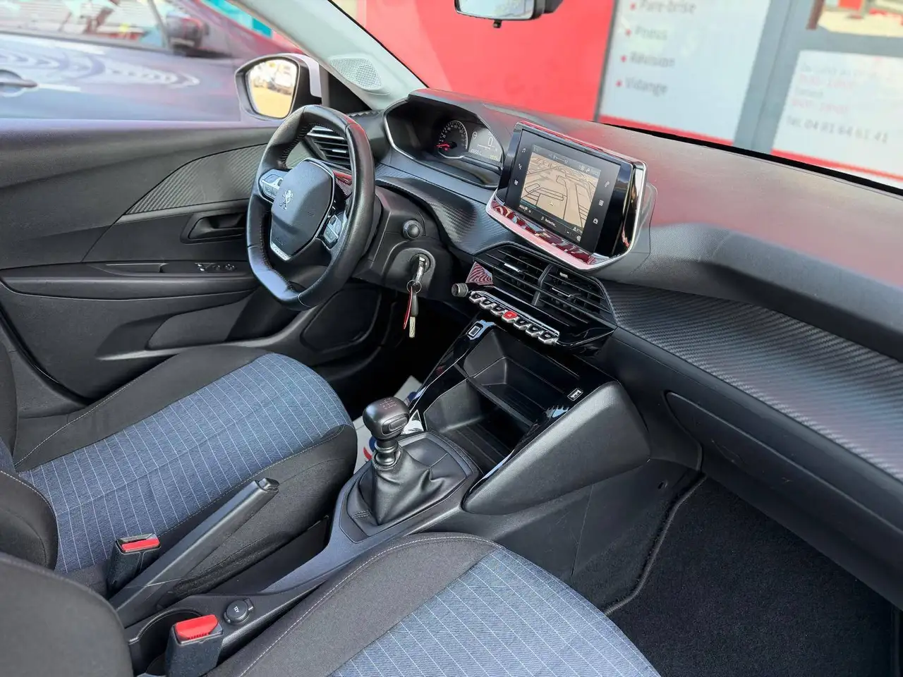 Peugeot 208 208 — photo 15