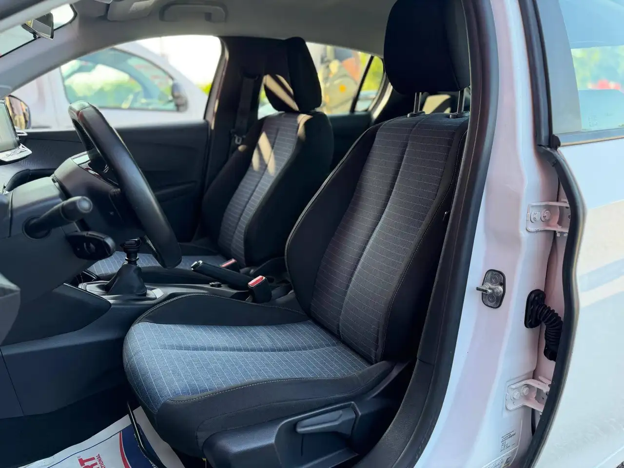 Peugeot 208 208 — photo 10