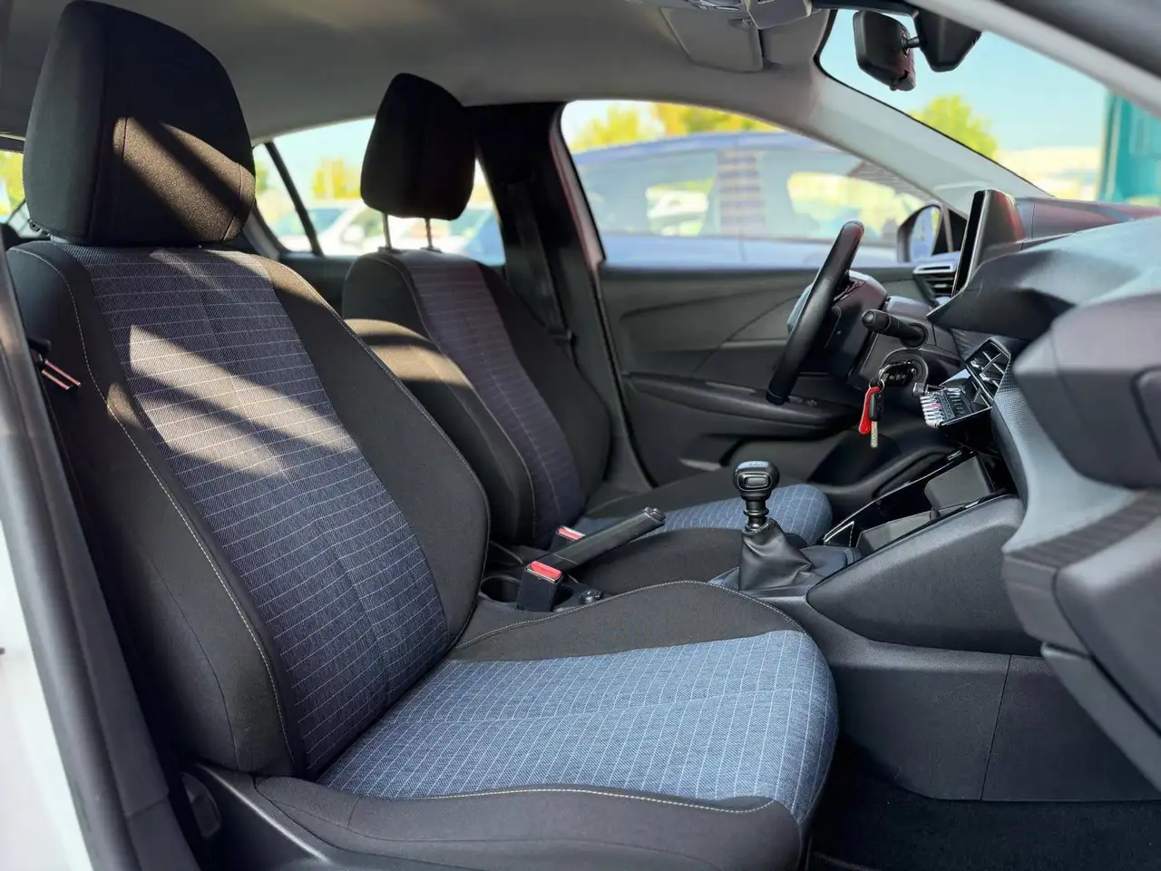 Peugeot 208 208 — photo 14