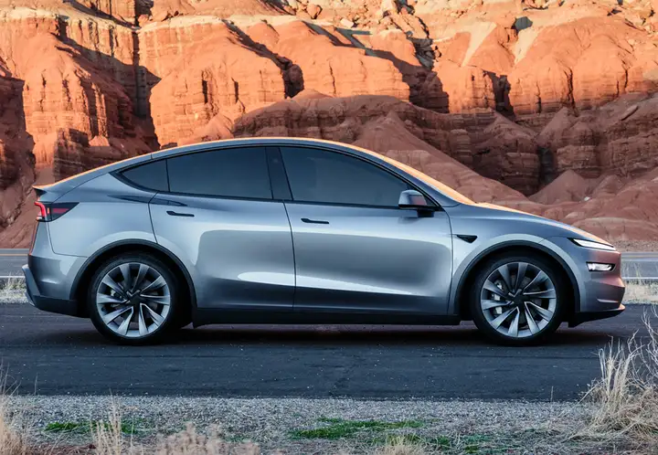 Tesla Model Y 2023, foto 25