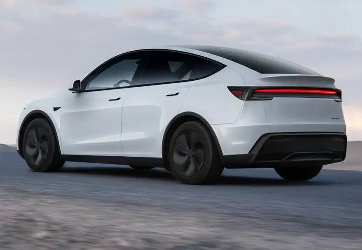 Tesla Model Y 2023, foto 18