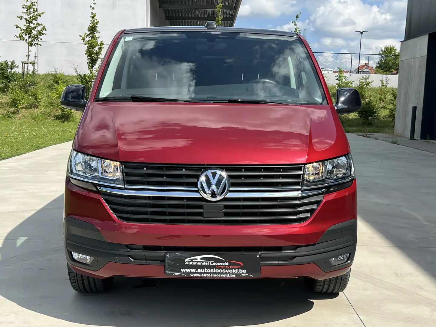 Volkswagen T6.1 Transporter 2.0 TDi DSG Euro 6d DUBBEL CABINE/ CARPLAY/ CAMERA Rojo - 2