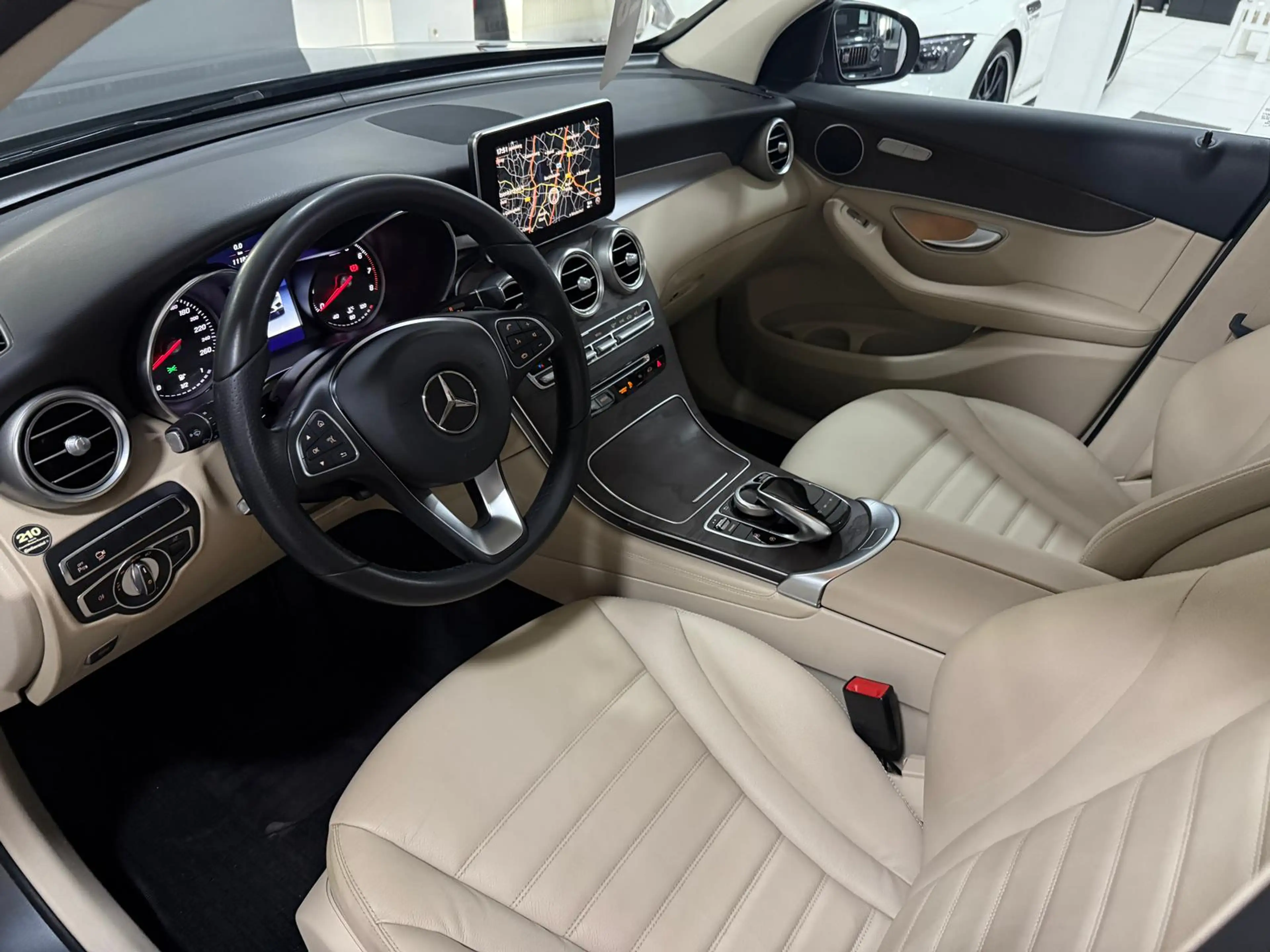 Mercedes-Benz GLC 250 4M 9G LUXURY*LEDER-BEIGE*PANO*360*DISTR* — photo 12